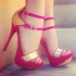 kırmızı altın bantlı abiye ayakkabı modeli